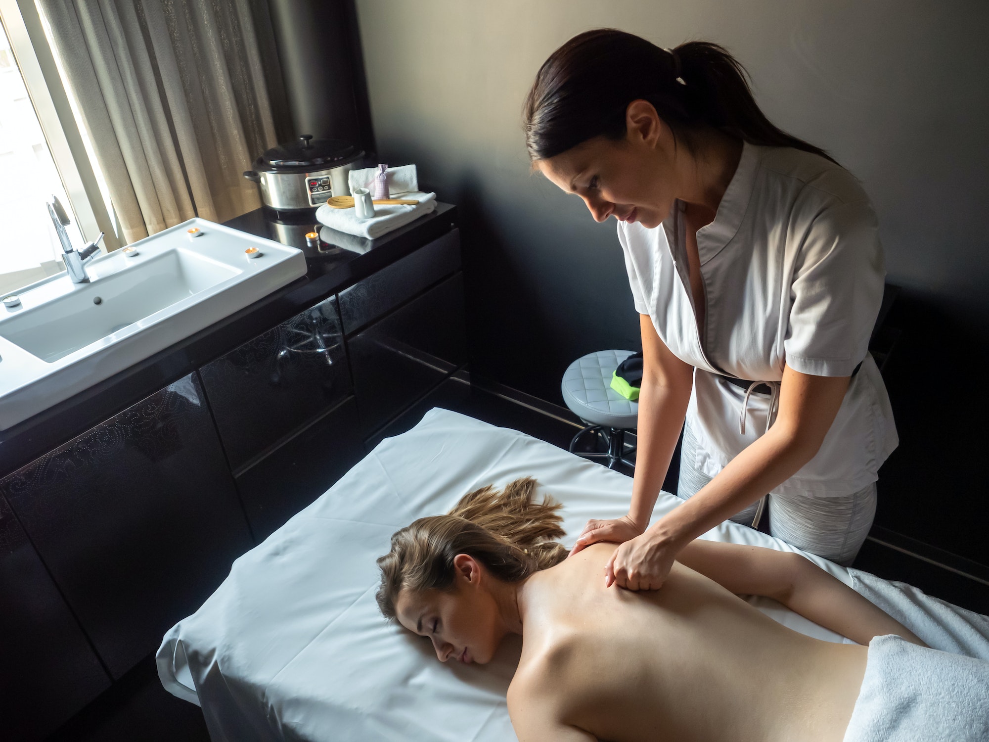 Woman having massage of body in the spa salon. Beauty treatment concept
